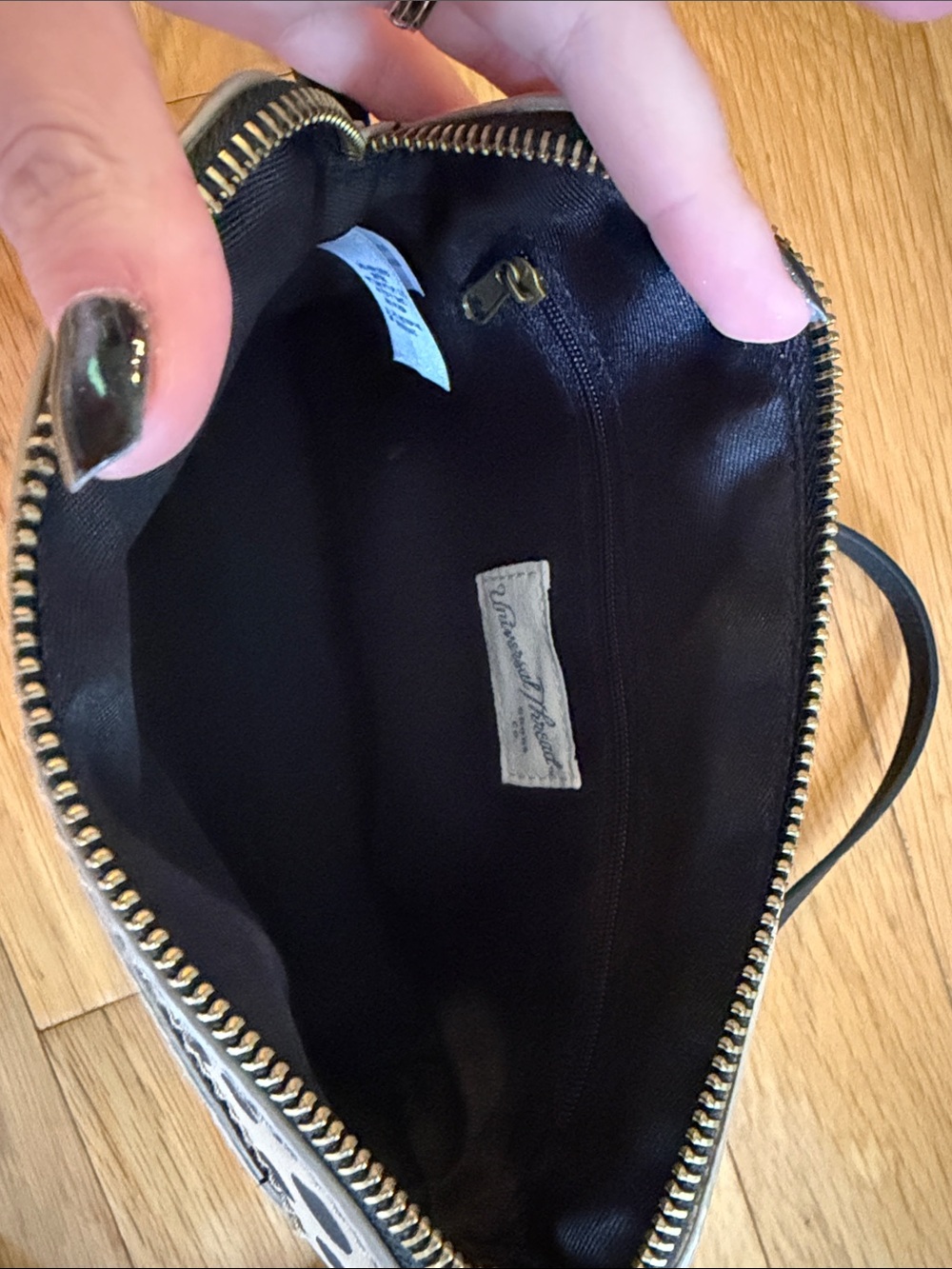 Universal Thread Crossbody - Picture 2 of 3